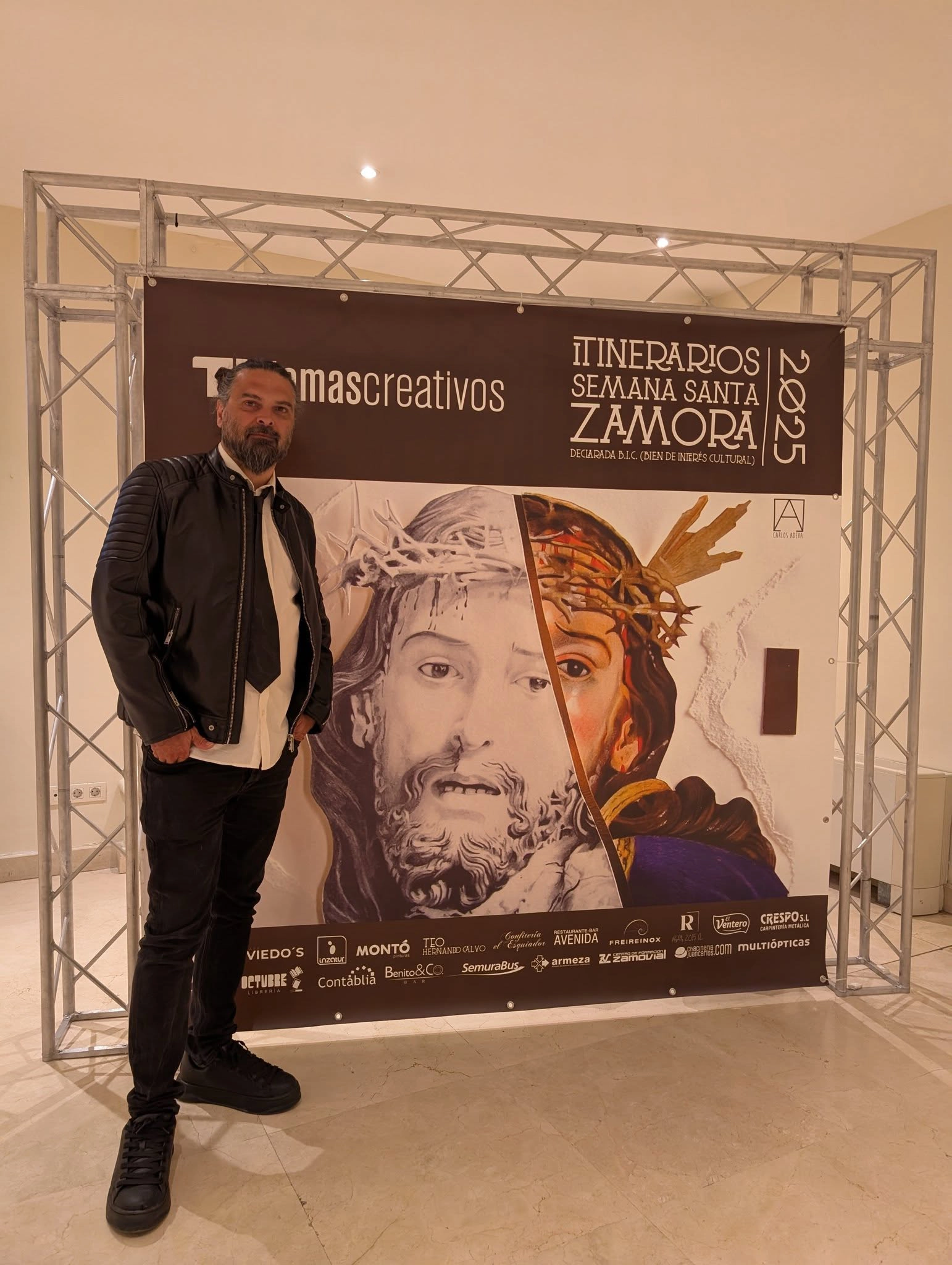 Carlos Adeva en la presentación del itinerario de Semana Santa 2025